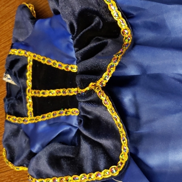 TYZEST 18 inch Doll Costumes Princess Aurora aka Sleeping Beauty and Rapunzel - Picture 3 of 7